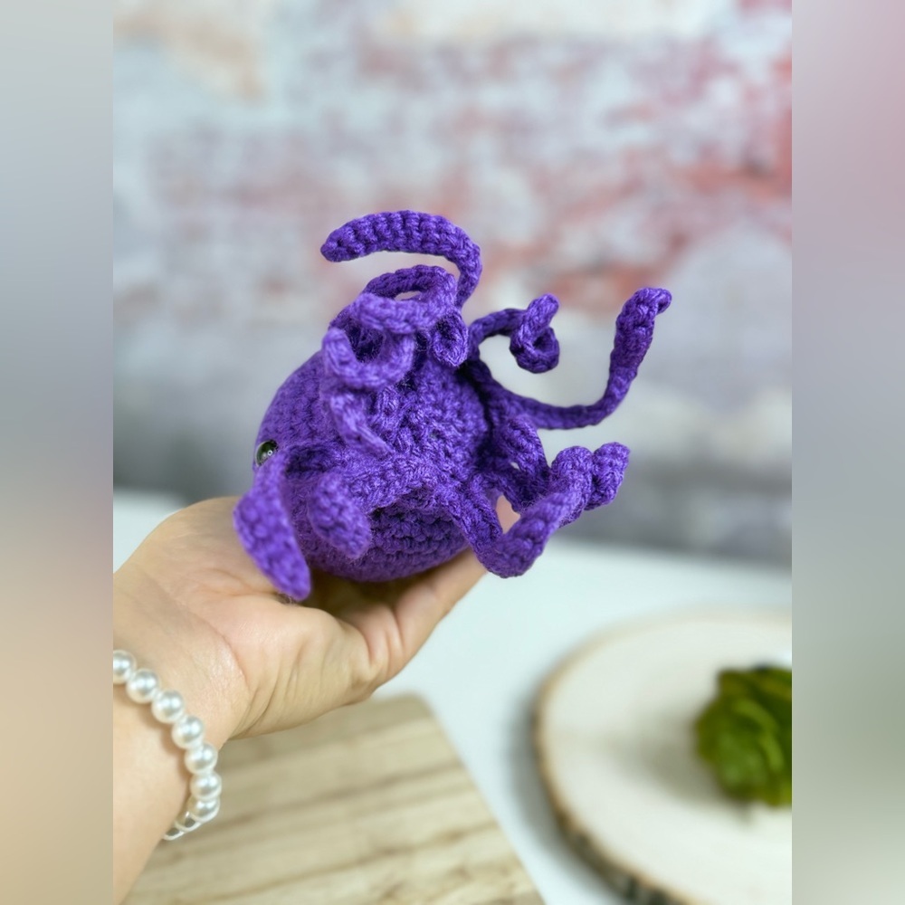 Handcrafted Jellyfish Purple Crochet Keychain - Picture 8 of 9